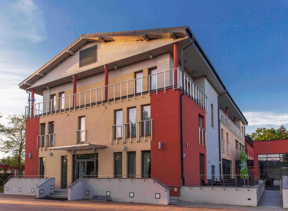Centrum Wypoczynkowo-Konferencyjne Solaris Łazy Exterior foto