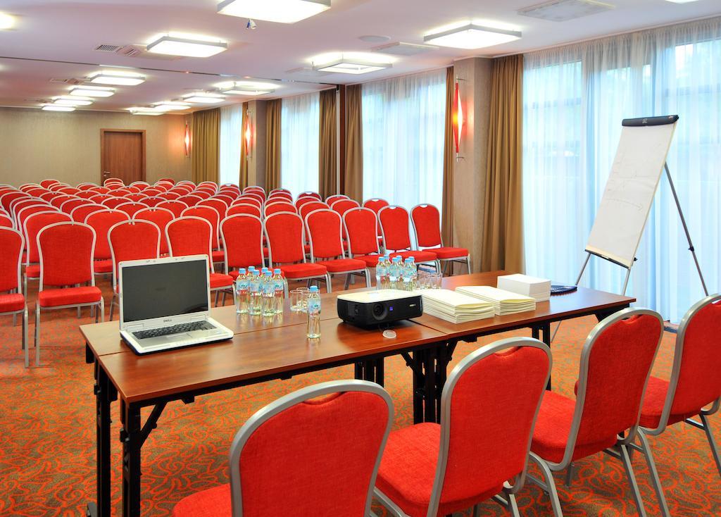 Centrum Wypoczynkowo-Konferencyjne Solaris Łazy Exterior foto