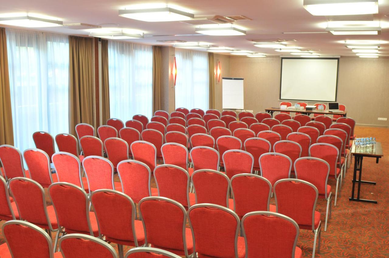 Centrum Wypoczynkowo-Konferencyjne Solaris Łazy Exterior foto
